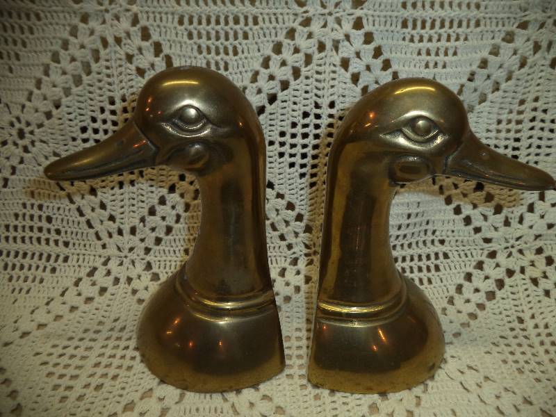 lot 25 image: Brass Cast Duck Bookends & Hyde Park Ashtray