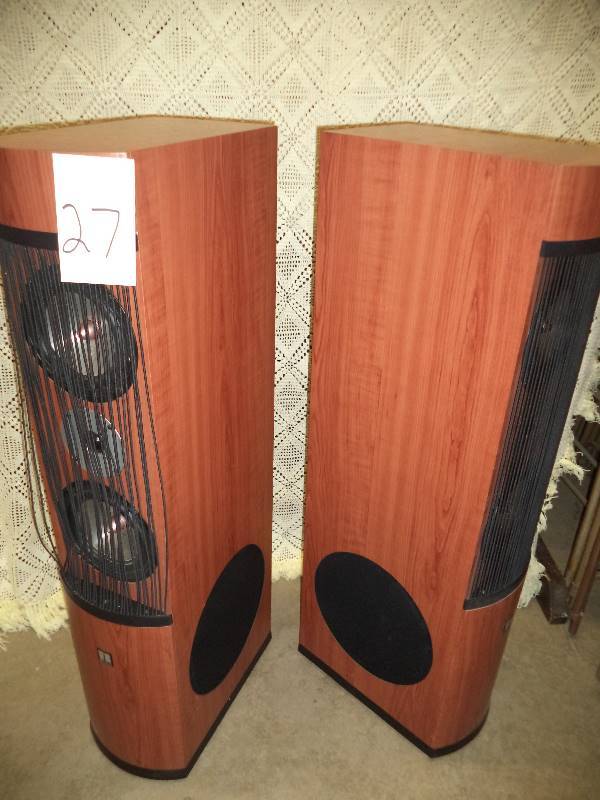 lot 27 image: Theater Research Speakers - Model TR1610