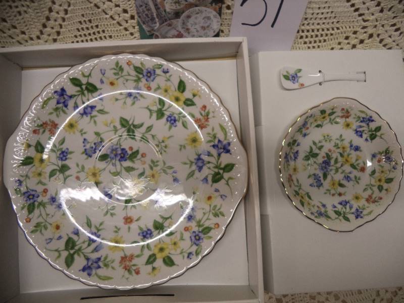 lot 51 image: Andrea by Sadek, 3pc Party Serving Set, New in Box