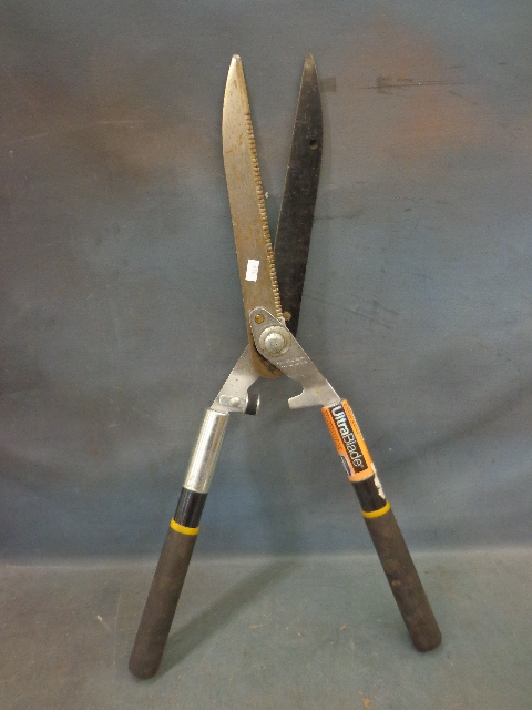 23 Power Lever Hedge Shears