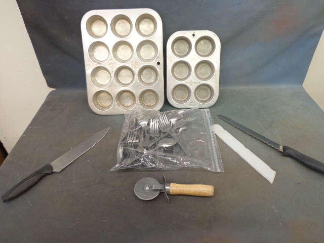 Cupcake or Muffin Pans & Flate Ware