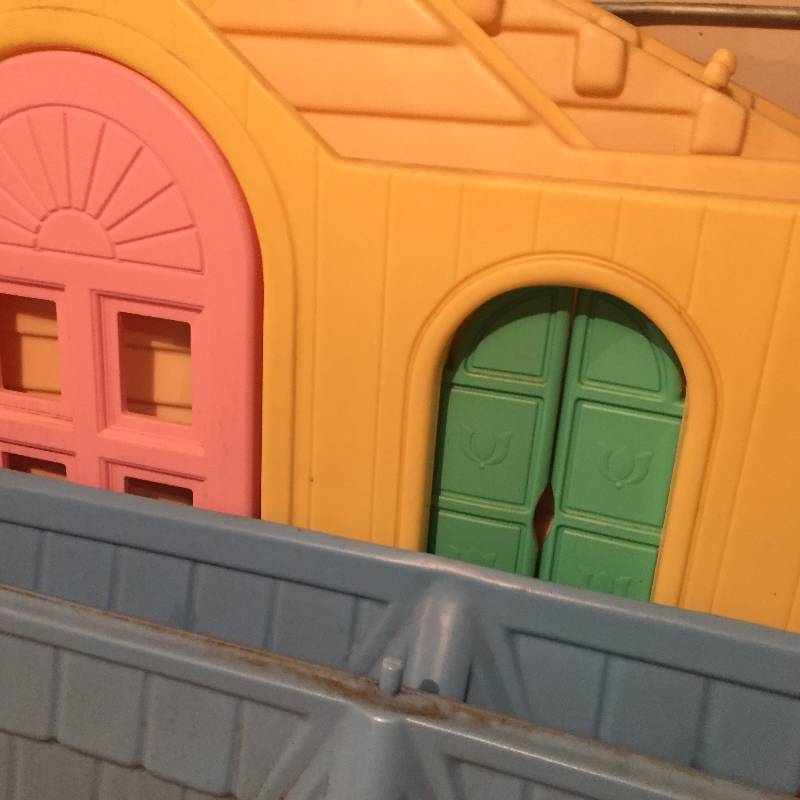 lot 1 image: PLAY HOUSE
