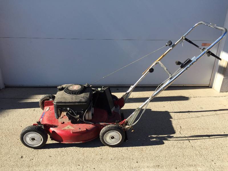 lot 2 image: LAWN MOWER