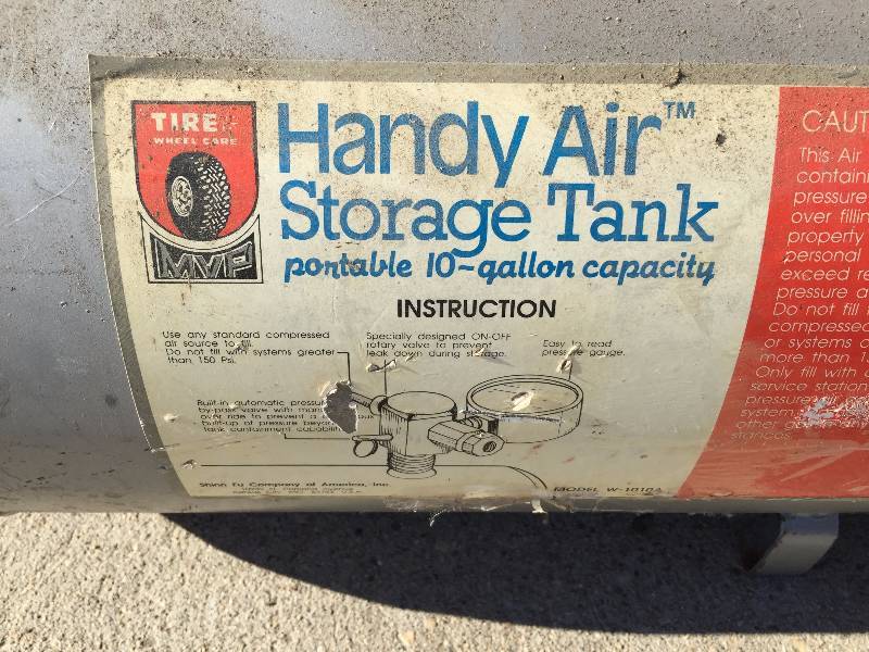 lot 3 image: AIR TANK AND SHOP VAC