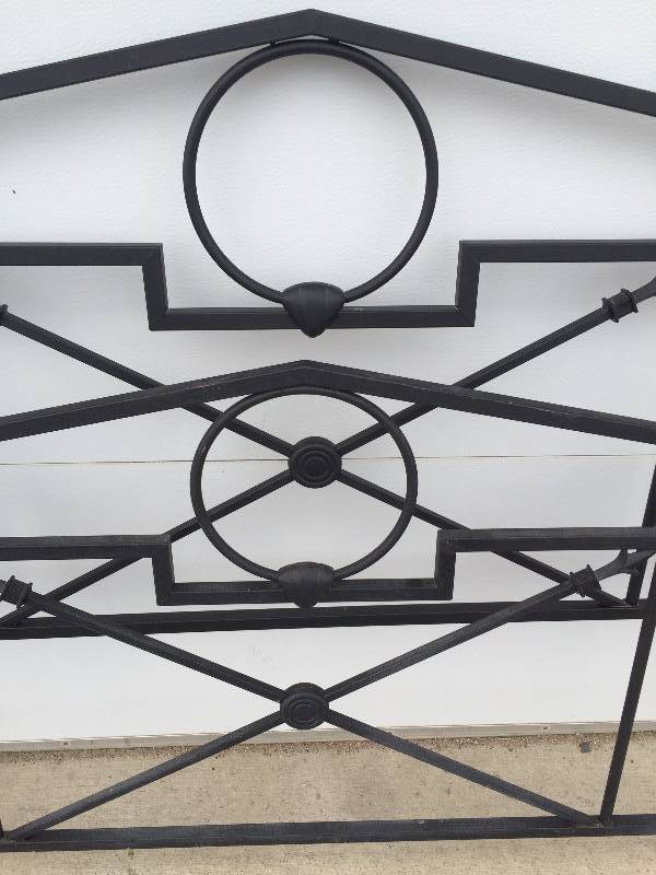 lot 29 image: KING BED FRAME