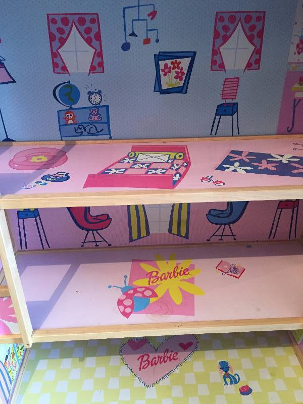 lot 47 image: BARBIE DOLL HOUSE