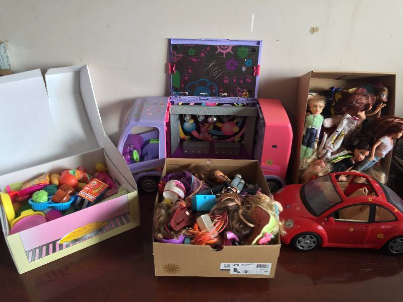 lot 48 image: TOYS