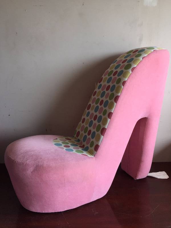 lot 28 image: HIGH HEEL CHAIR