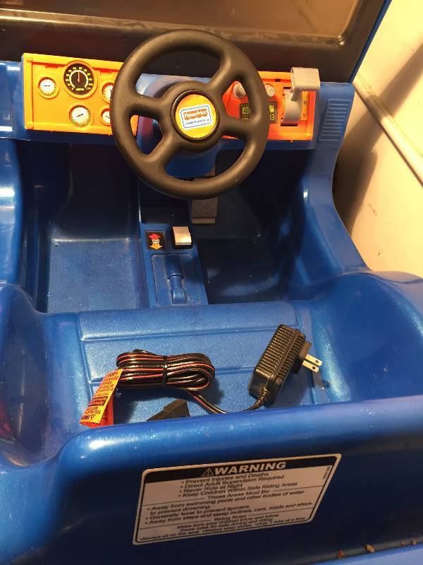lot 53 image: HOT WHEELS ELECTRIC JEEP