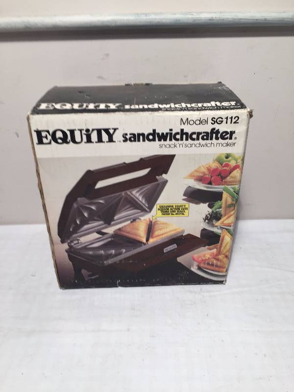 lot 14 image: SANDWICH MAKER