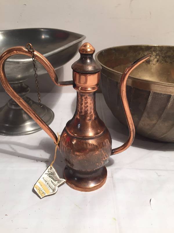 lot 60 image: BOWLS AND COPPER DECOR