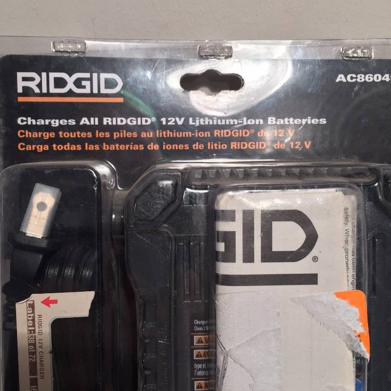 lot 17 image: RIGID 12V LITHIUM CHARGER