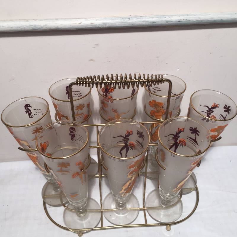 lot 42 image: VINTAGE GLASSES AND HOLDER