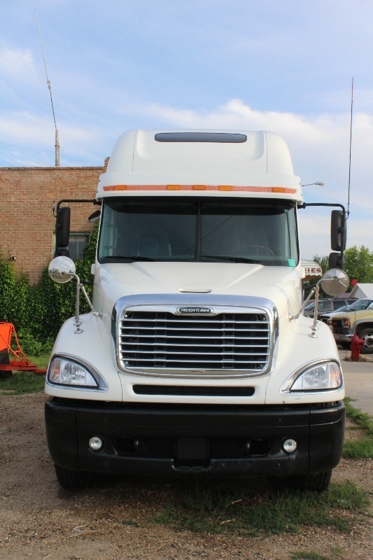2005 Freightliner CL120
