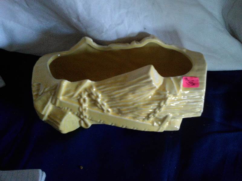 Mc Coy yellow planter
