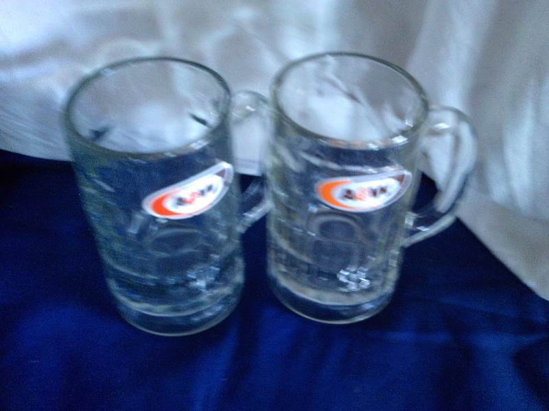 2 vintage a&w mugs