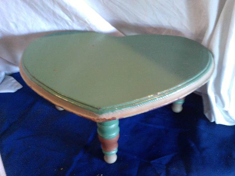 vintage heart 3 legged stool