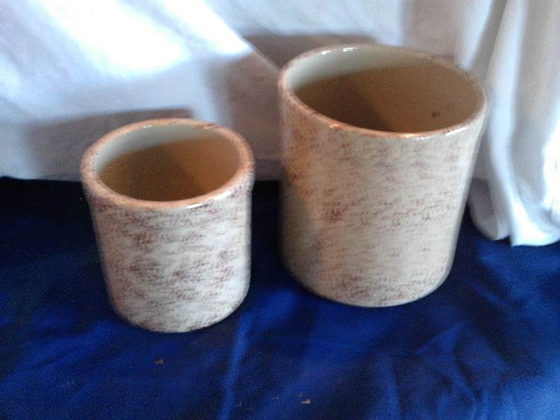 2 vintage crocks