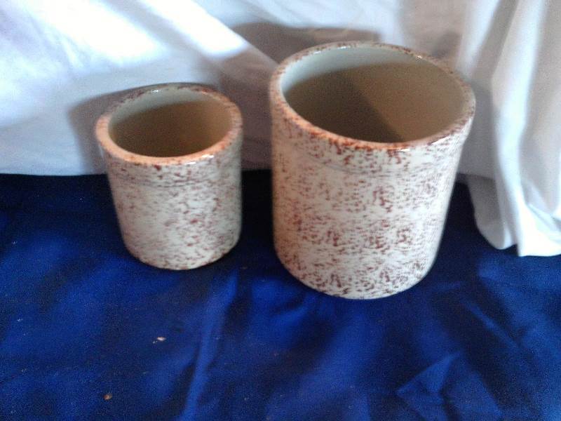 2 vintage crocks