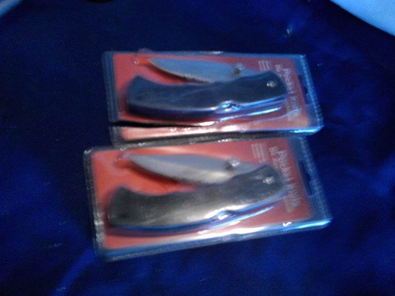 2 brand new pocket knives