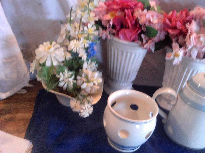 assorted center pieces and misc