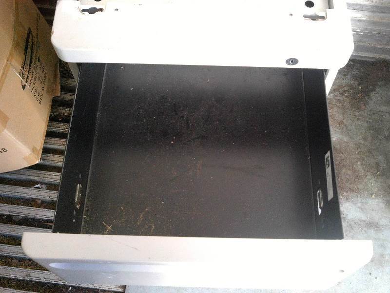 metal 3 drawer cabnet
