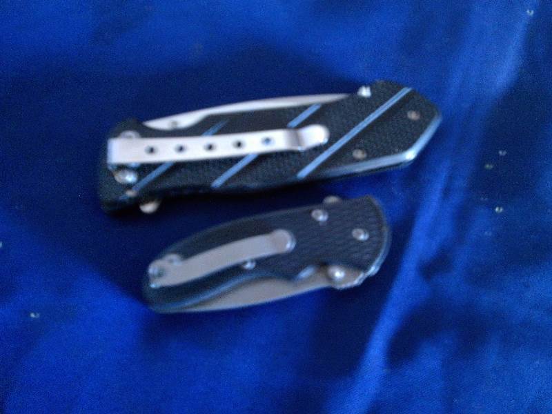 2 pocket knives