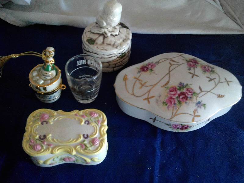 4 vintage trinket boxes