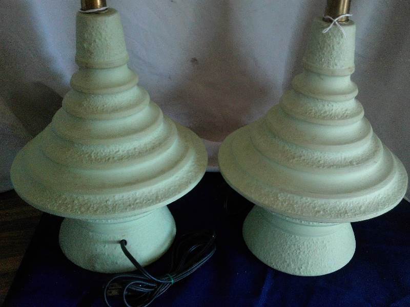 2 vintage clay lamps