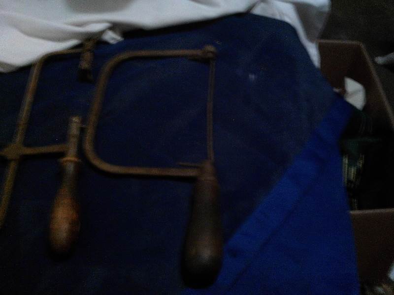 2 vintage handsaws
