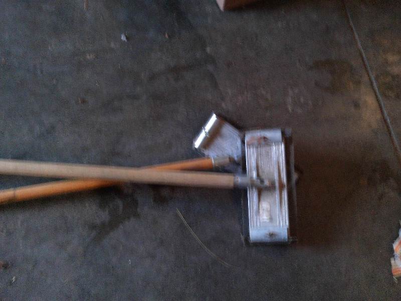 2 long handled sanders
