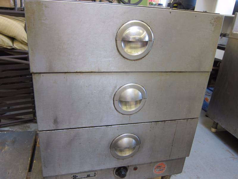 lot 2 image: 3-Drawer Steamer