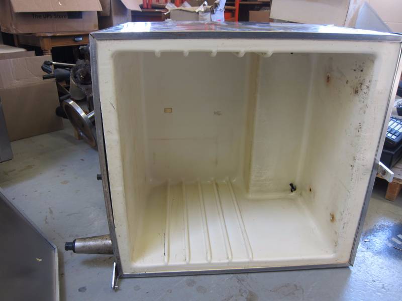 lot 8 image: Under Counter Refrigerator