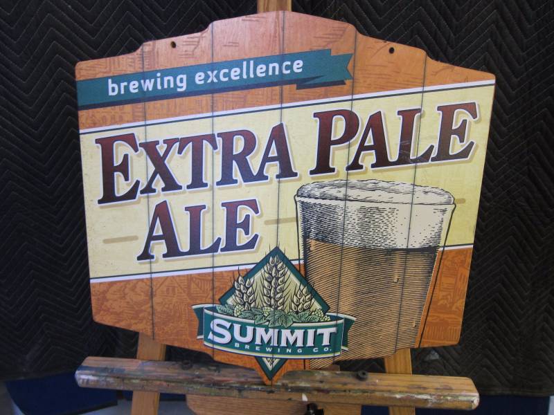 lot 17 image: Summit Beer Sign