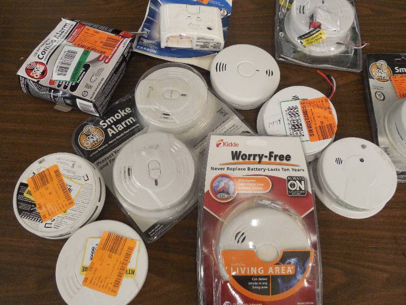 SMOKE DETECTOR IN HOME IMPROVEMENT LOT