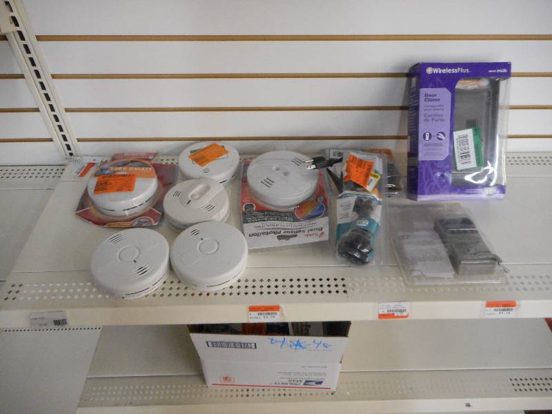 SMOKE DETECTOR IN HOME IMPROVEMENT LOT
