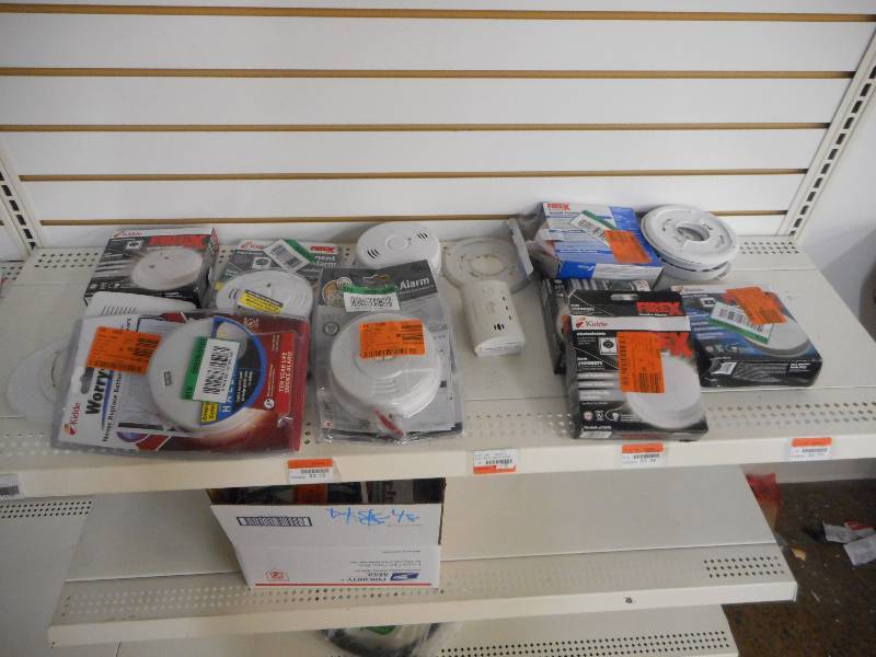 SMOKE DETECTOR IN HOME IMPROVEMENT LOT