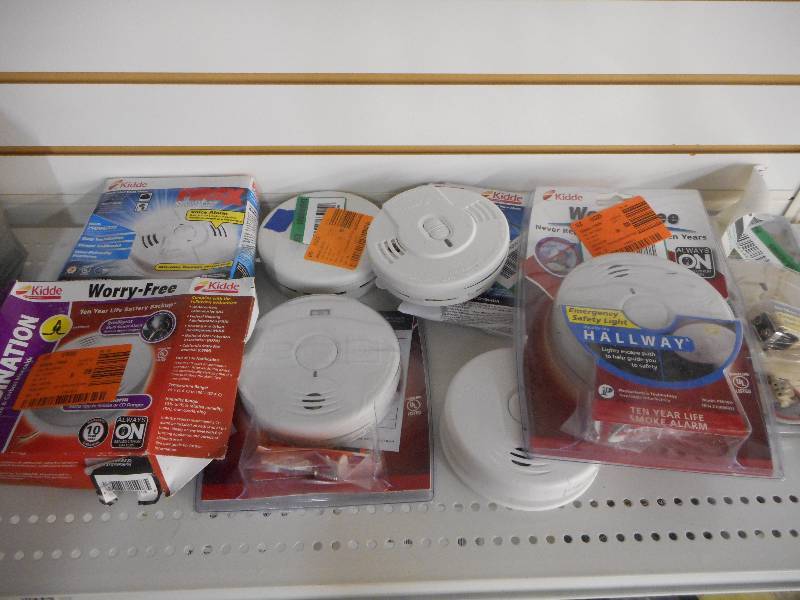 SMOKE DETECTOR IN HOME IMPROVEMENT LOT