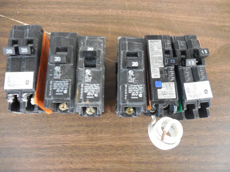 LOT OF 6 SIEMENS BREAKERS