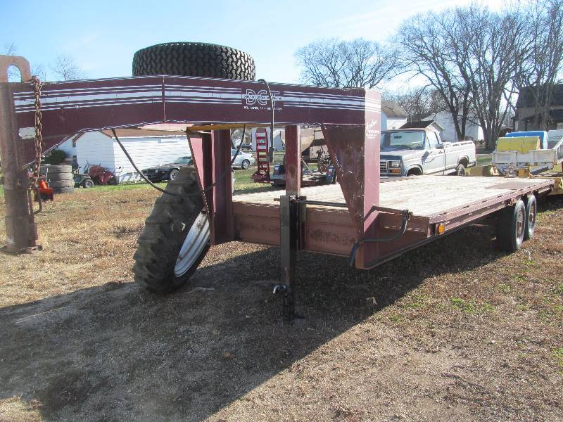 lot 2 image: Trailer
