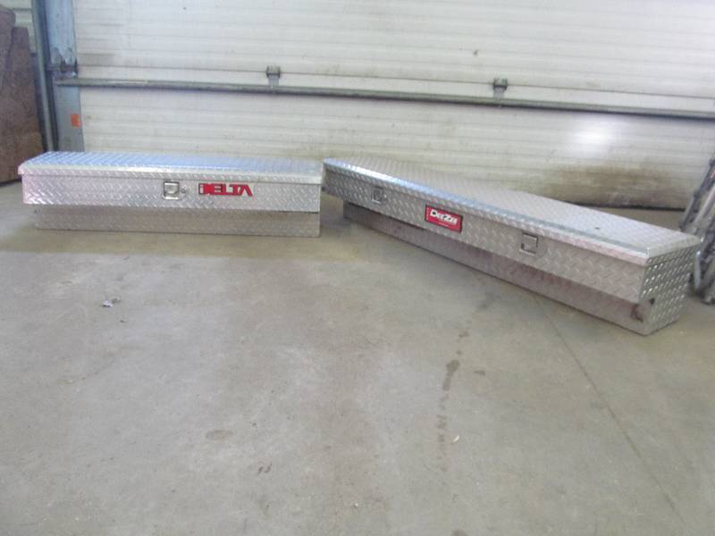 lot 12 image: Truck Toolbox