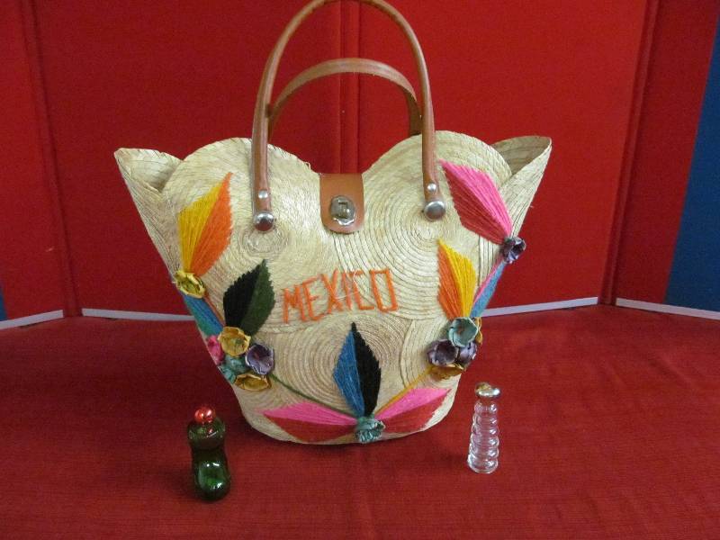 lot 21 image: Hand Bag
