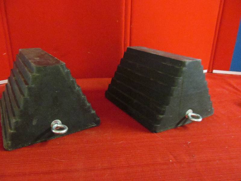 lot 45 image: Wheel Chucks