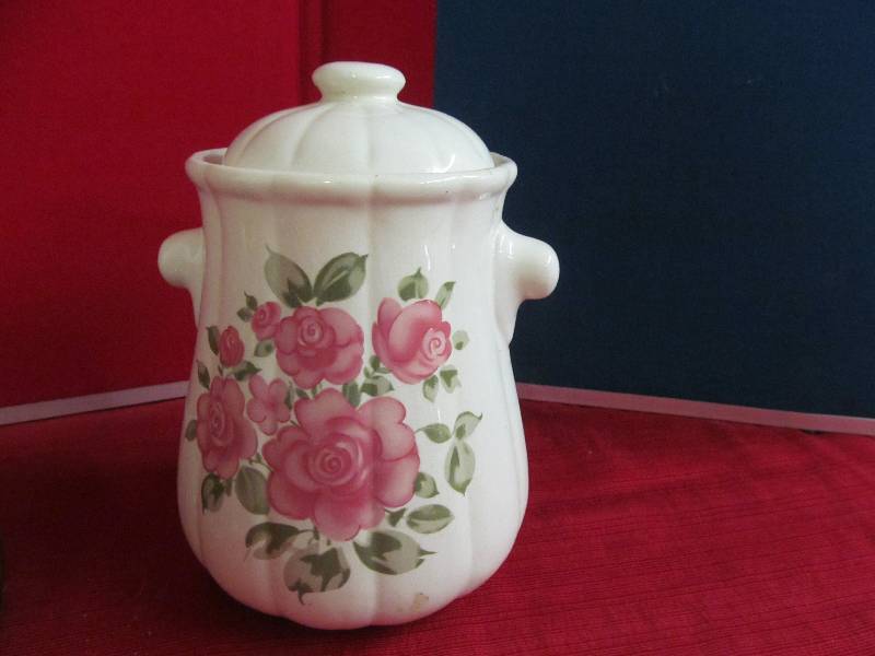 lot 46 image: Cookie Jar