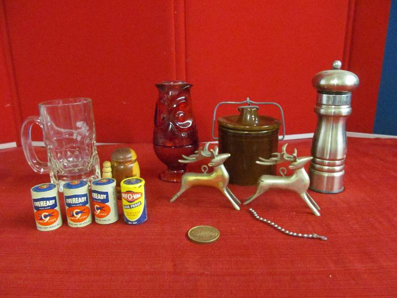 lot 63 image: Collectibles