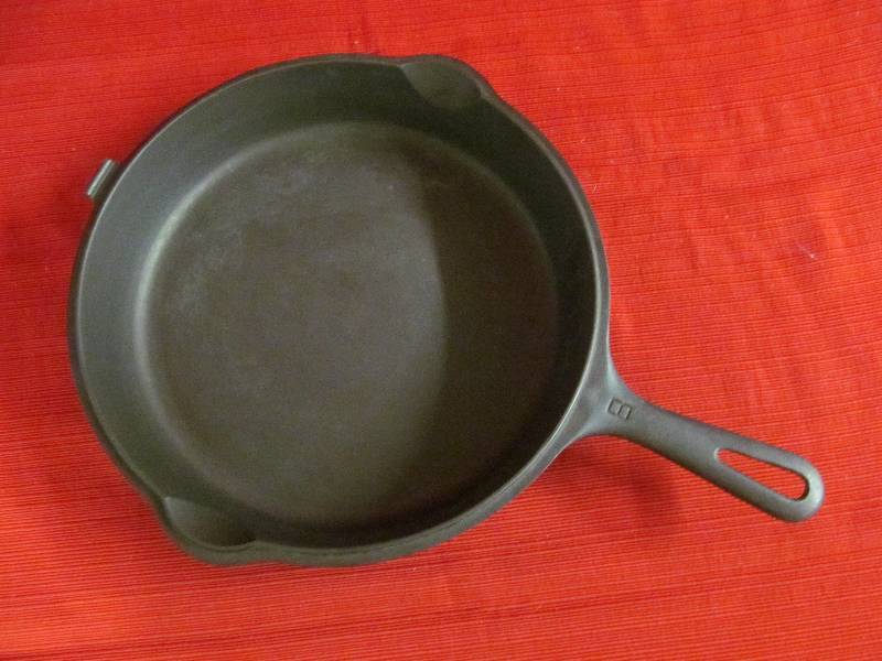 lot 76 image: Cast Iron Fry Pan