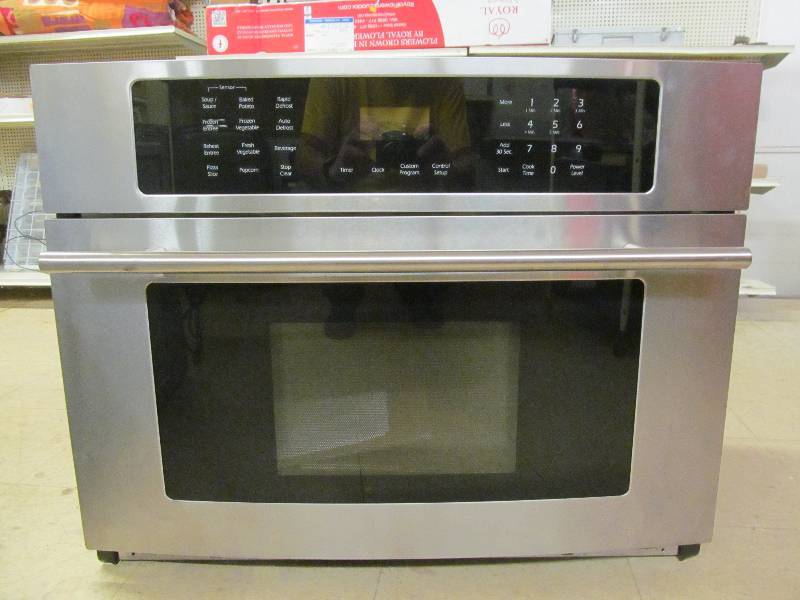 lot 122 image: Microwave