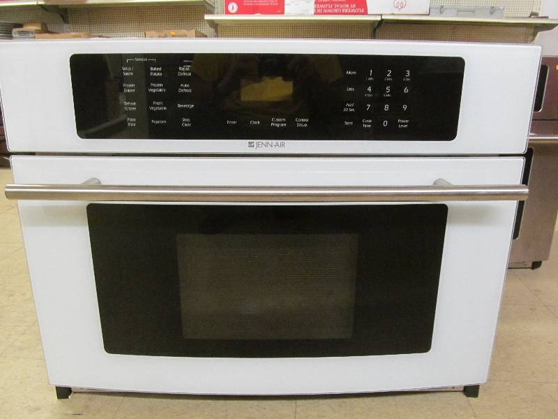 lot 123 image: Microwave