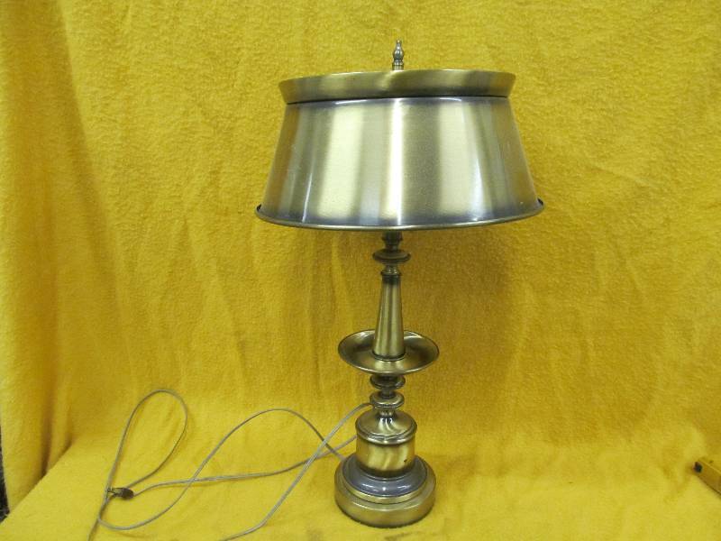 lot 133 image: Lamp