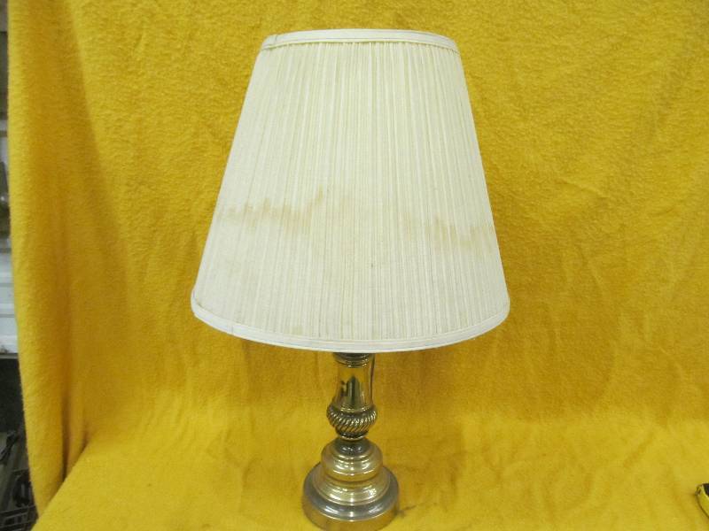lot 135 image: Lamp